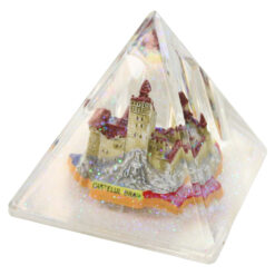 Suport pentru creioane piramida "Castelul Bran" 7.5 x 7.5 cm cu sclipici, colorat