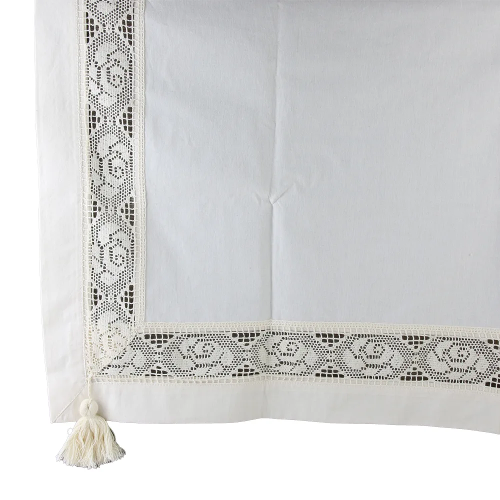 Fata de masa rustica din bumbac 90 x 90 cm, cu dantela trandafir si franjuri