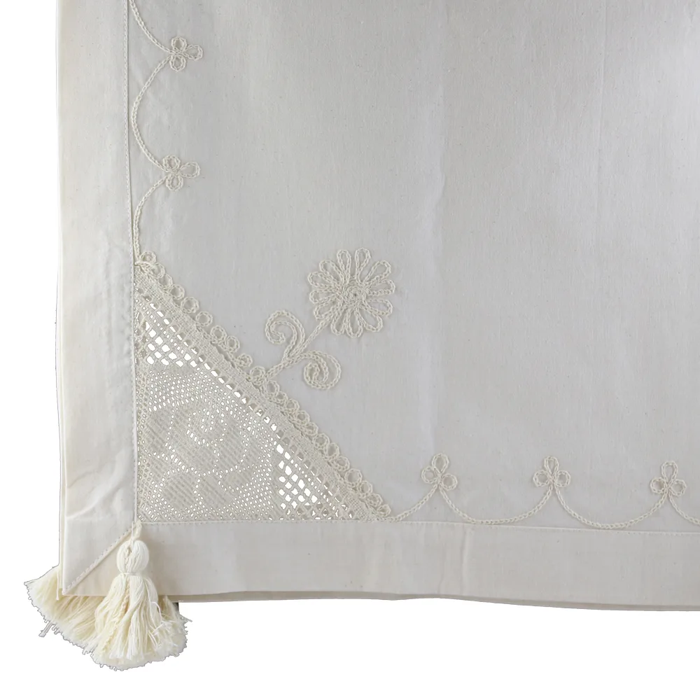 Fata de masa rustica din bumbac 140 x 180 cm, cu dantela trandafiri si broderie