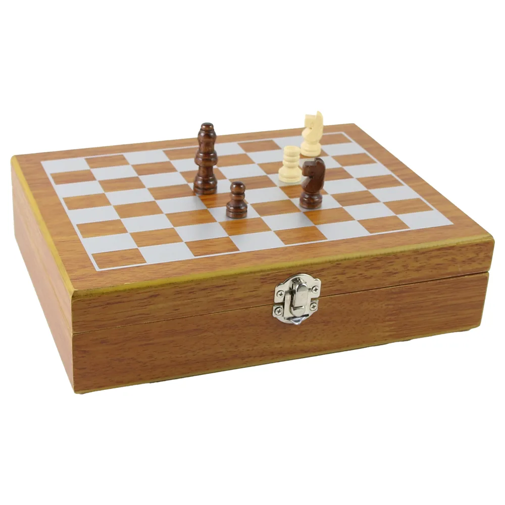 Set cadou Plosca cu accesorii si joc Sah, 24x18 CM, carti poker si zaruri - imagine 2