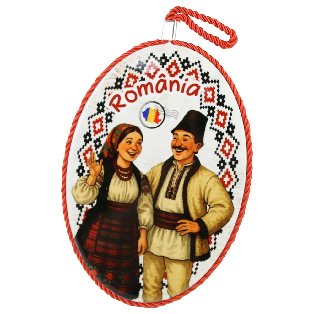 Decor perete oval din ceramica Romania 14 x 20 cm Cuplu in port popular