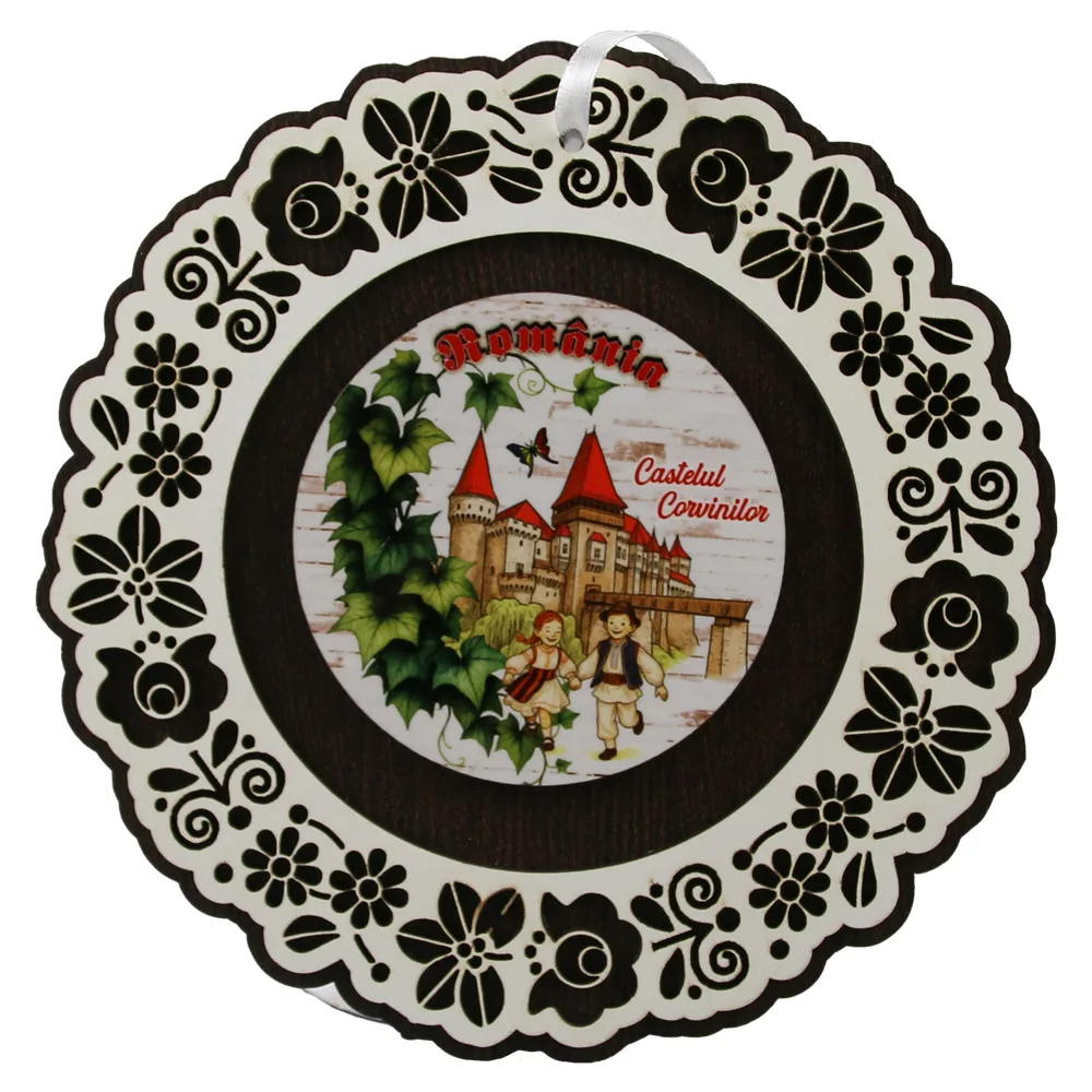 Decor de perete din lemn Castelul Corvinilor 18.5 cm, Copii in port traditional