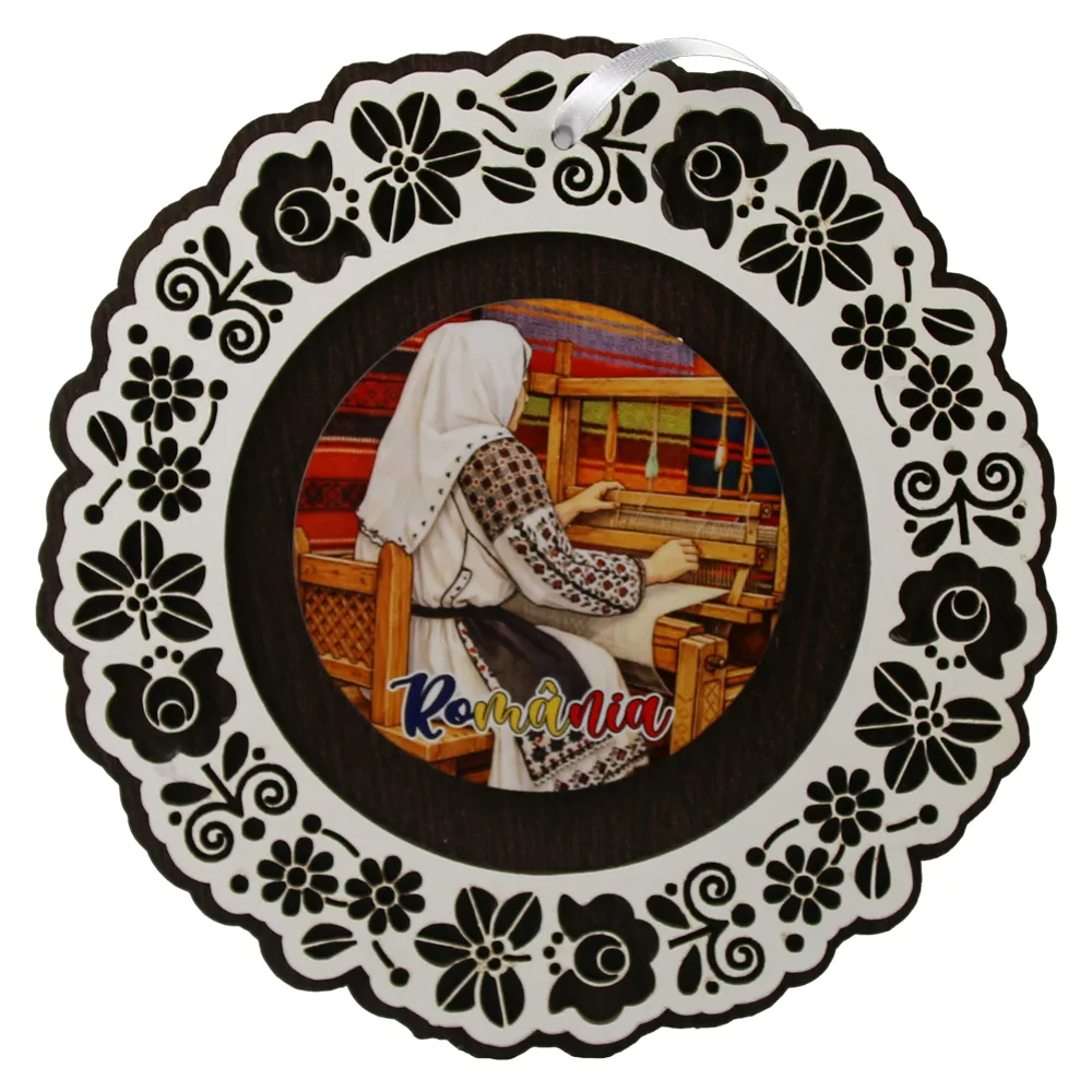 Decoratiune de perete din lemn 18.5 cm "Romania" - Tarancuta tesatoare