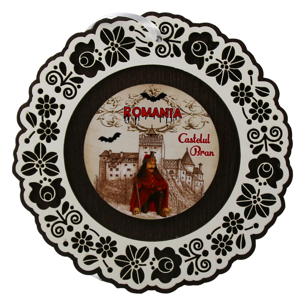 Decor de perete din lemn Castelul Bran 18.5 cm, Vlad Tepes in genunchi