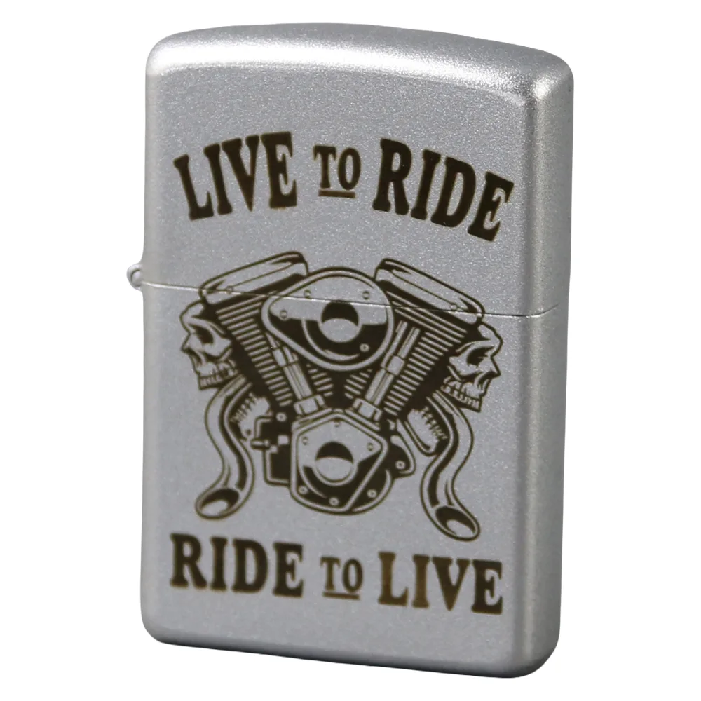 Bricheta metalica gravata "Live to Ride... Ride to Live" 3.8 x 5.5 cm, argintie
