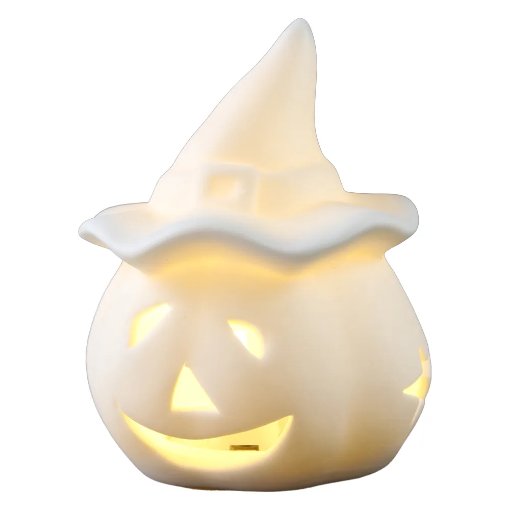 Figurina Halloween din portelan alb cu LED Dovleac cu palarie 7 x 9 cm