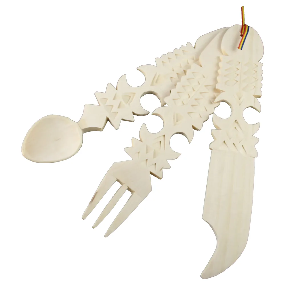 Set tacamuri traditionale sculptate din lemn natur, 32 cm