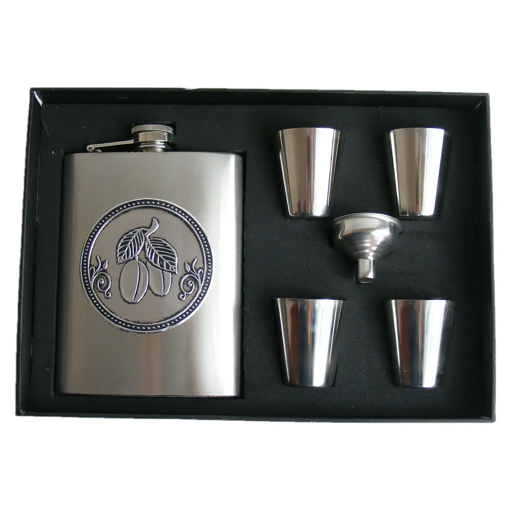 Set plosca cu palnie si 4 pahare din metal is cutie eleganta. cu decor embosat - Prune