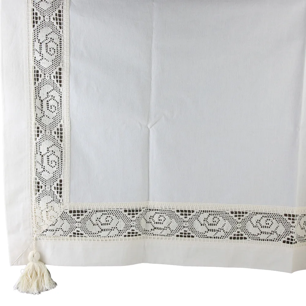 Fata de masa rustica din bumbac 140 x 180 cm, cu dantela trandafir si franjuri