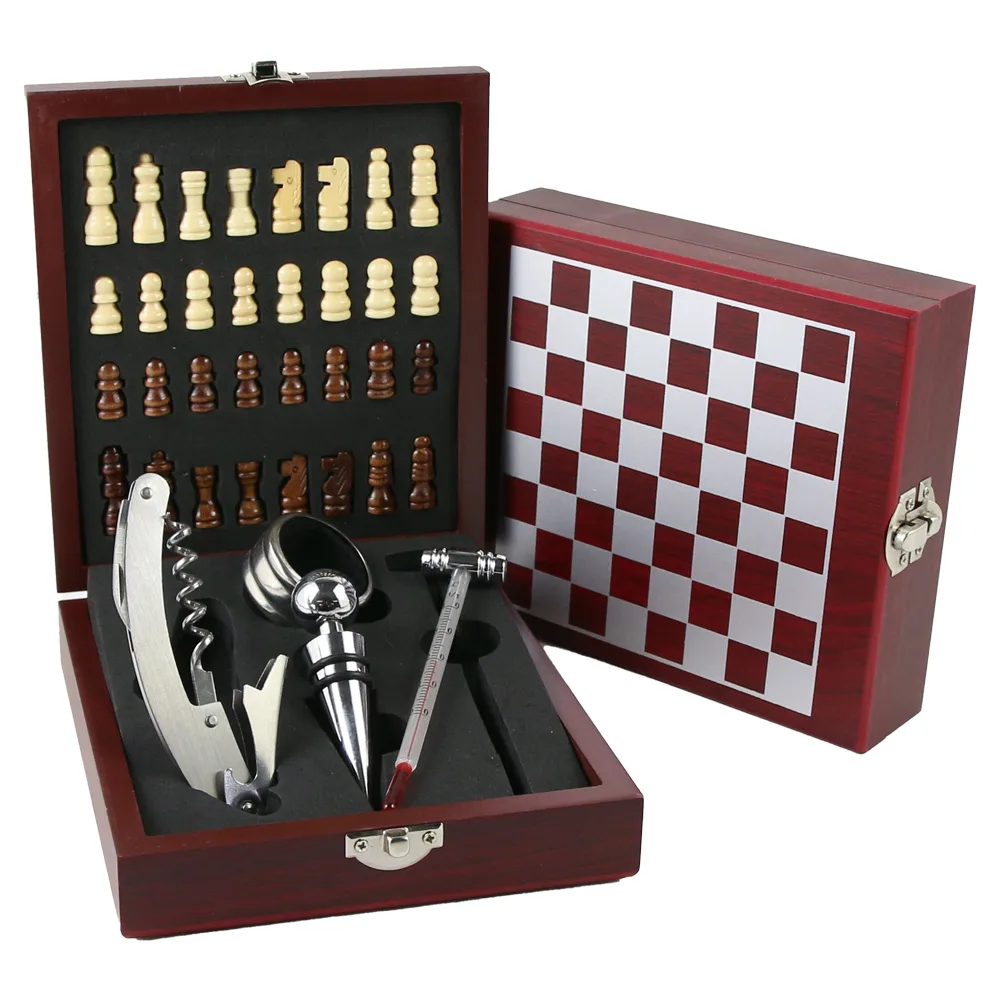 Set cadou cu accesorii vin si joc Sah, cutie lemn, 17 CM