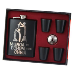 Set cadou "Munca in echipa..." Plosca cu palnie si 4 pahare