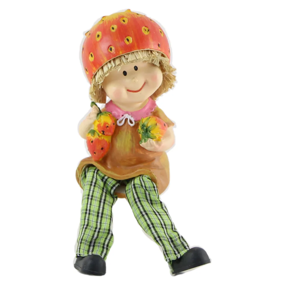 Figurina Copil cu capsuni din rasina 20 CM, cu picioare textil, Fata/Baiat