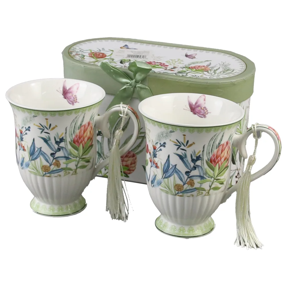 Set 2 cani din ceramica, cu franjuri, 300 ml, Flori de camp, in cutie decorativa
